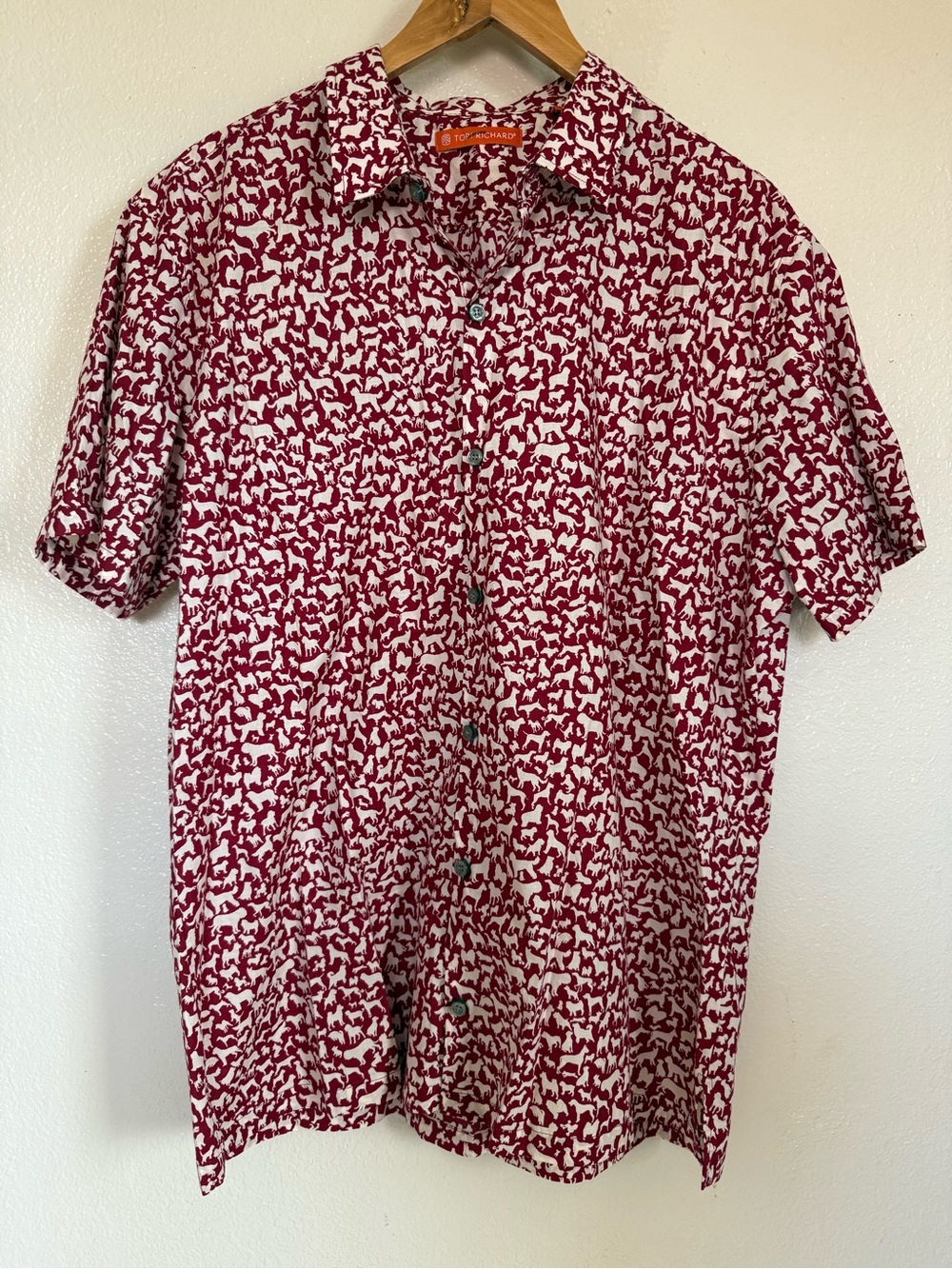 Tori Richard button-down shirt featuring a red and white animal design sz L